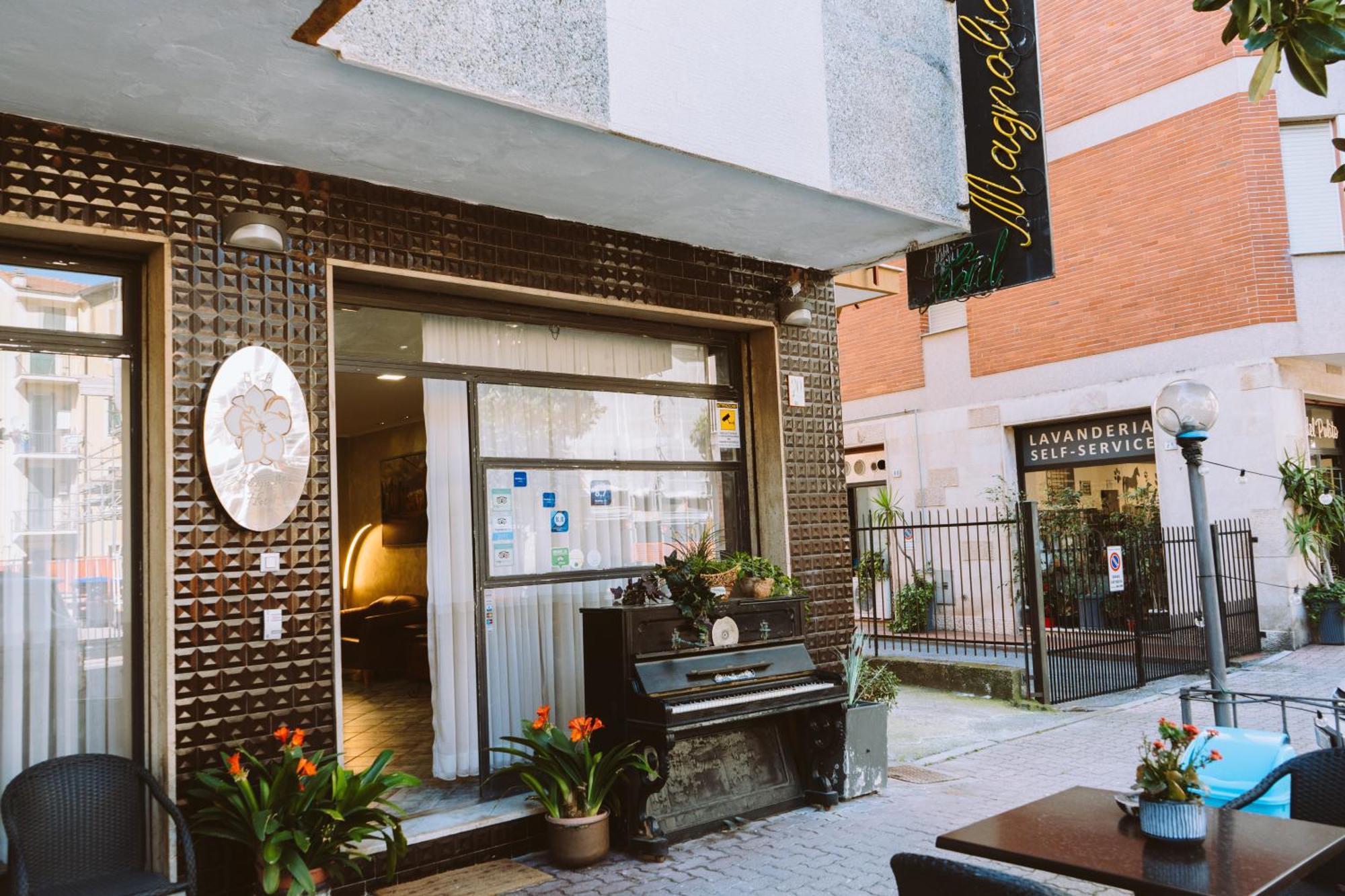 Hotel Magnolia Albenga Zewnętrze zdjęcie